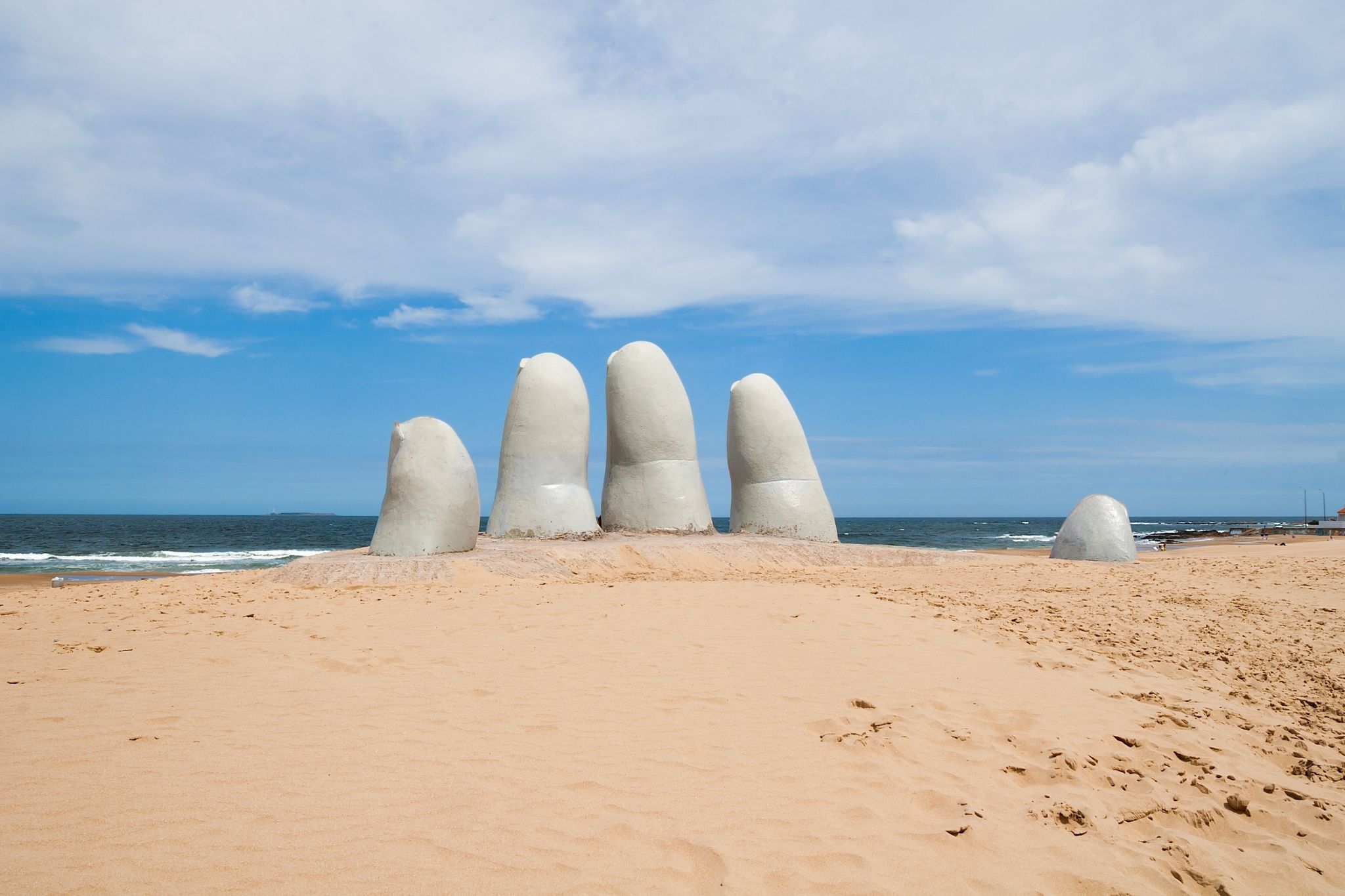 La Mano (The Hand), a sculpture in Punta del Este by Chilean artist Mario Irarrázabal.